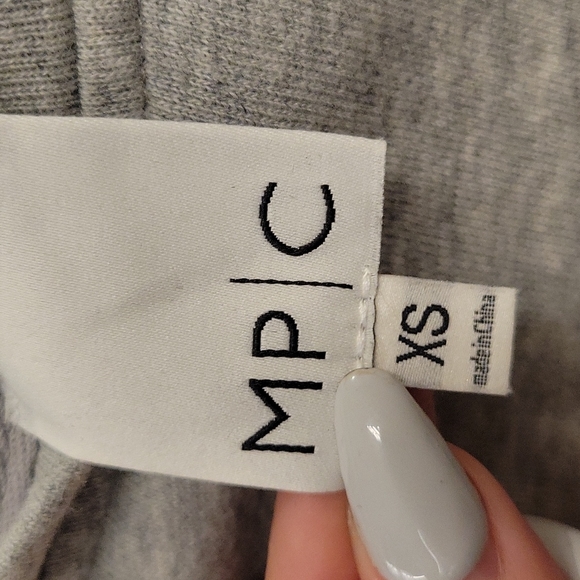 Sweater - Picture 2 of 3